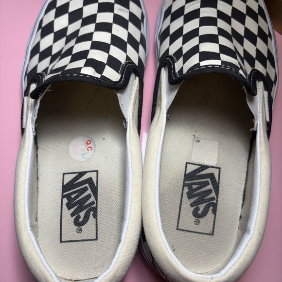 Vans women’s 8.5 Checkered Slip-On Shoes - Black and White - Picture 3 of 7